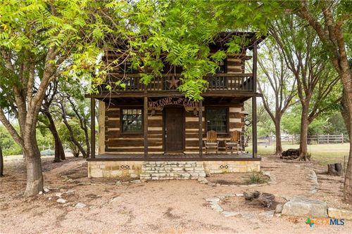401 Clear Creek Ln, Fredericksburg, TX, 78624-8143 | Card Image