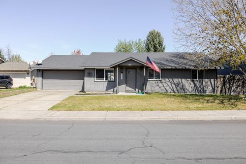3211 Sw Salmon Avenue, Redmond, OR, 97756 | Card Image