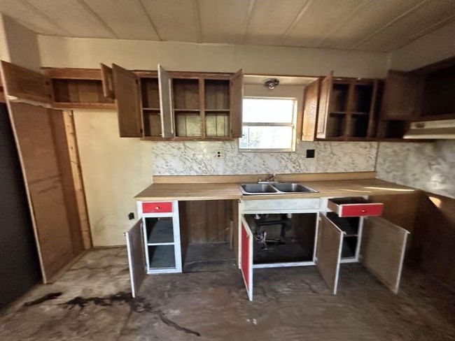506 Beech St, House other with 2 bedrooms, 1 bathrooms and null parking in Jourdanton TX | Image 6