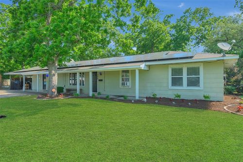 300 N Market St, Louise, TX, 77455 | Card Image