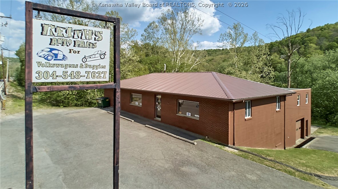 6328 Elk River Rd N, Clendenin, WV 25045