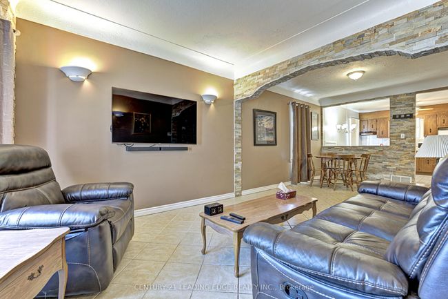 793 Tate Ave, House other with 2 bedrooms, 2 bathrooms and 6 parking in Hamilton ON | Image 10
