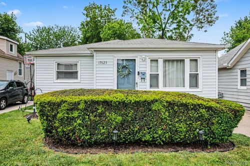 17623 Tennyson St, Roseville, MI, 48066-2835 | Card Image