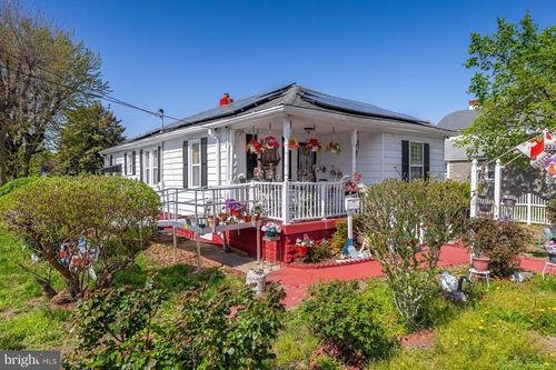 202 E Main St, PENNS GROVE, NJ, 08069-1880 | Card Image