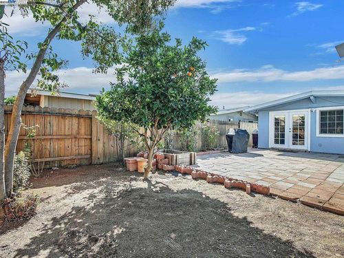 27584 La Porte Ave, Hayward, CA, 94545-4741 | Card Image