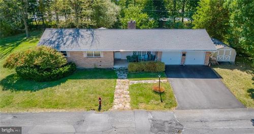 1071 Shadow Oaks Ln, Slatington, PA, 18080-1232 | Card Image