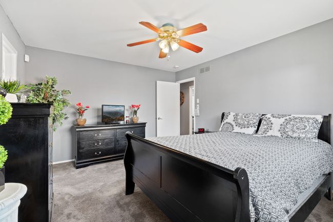 PRIMARY BEDROOM | Image 16