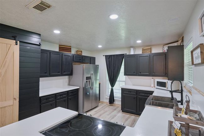 27548 Log Cabin Rd N, House other with 4 bedrooms, 2 bathrooms and 2 parking in Montgomery TX | Image 14