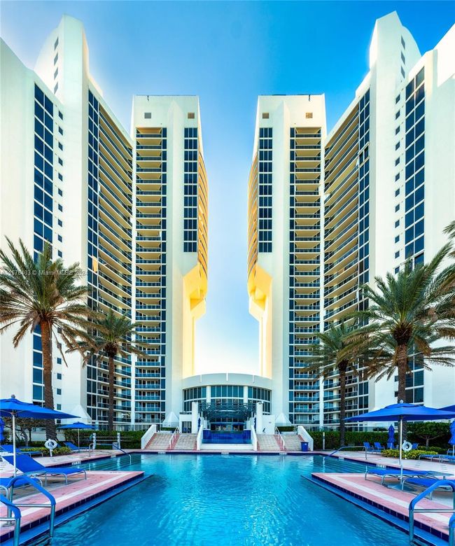 LPH07 - 19333 Collins Ave, Condo with 3 bedrooms, 3 bathrooms and null parking in Sunny Isles Beach FL | Image 37