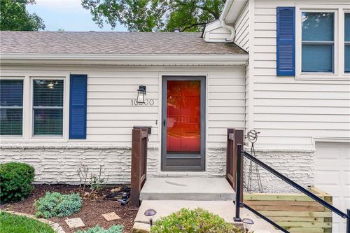 10200 Outlook Dr, Overland Park, KS, 66207-3019 | Card Image