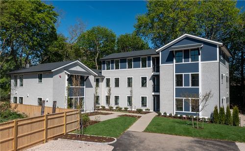 101-32 Exchange St, East Greenwich, RI, 02818-3904 | Card Image