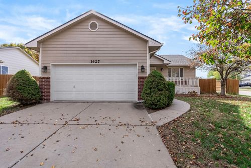 1427 E Village Estates Dr, Park City, KS, 67219-2254 | Card Image