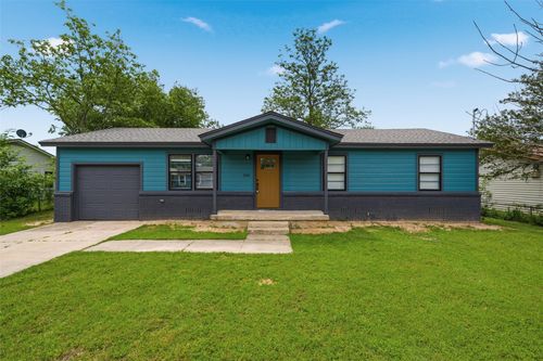 305 Avenue I, Lacy Lakeview, TX, 76705-1836 | Card Image
