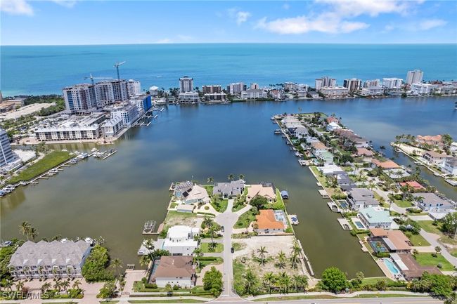 431 Palm Ct, House other with 4 bedrooms, 4 bathrooms and null parking in NAPLES FL | Image 5