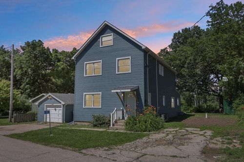 2107 Haegle Dr, Twin Lakes, WI, 53181-9768 | Card Image