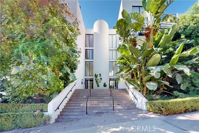 305 - Larrabee Street, Condo with 3 bedrooms, 3 bathrooms and 2 parking in West Hollywood CA | Image 1