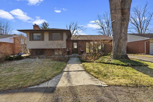 5210 Meadowhill Road, Burlington, ON, L7L3L1 | Card Image
