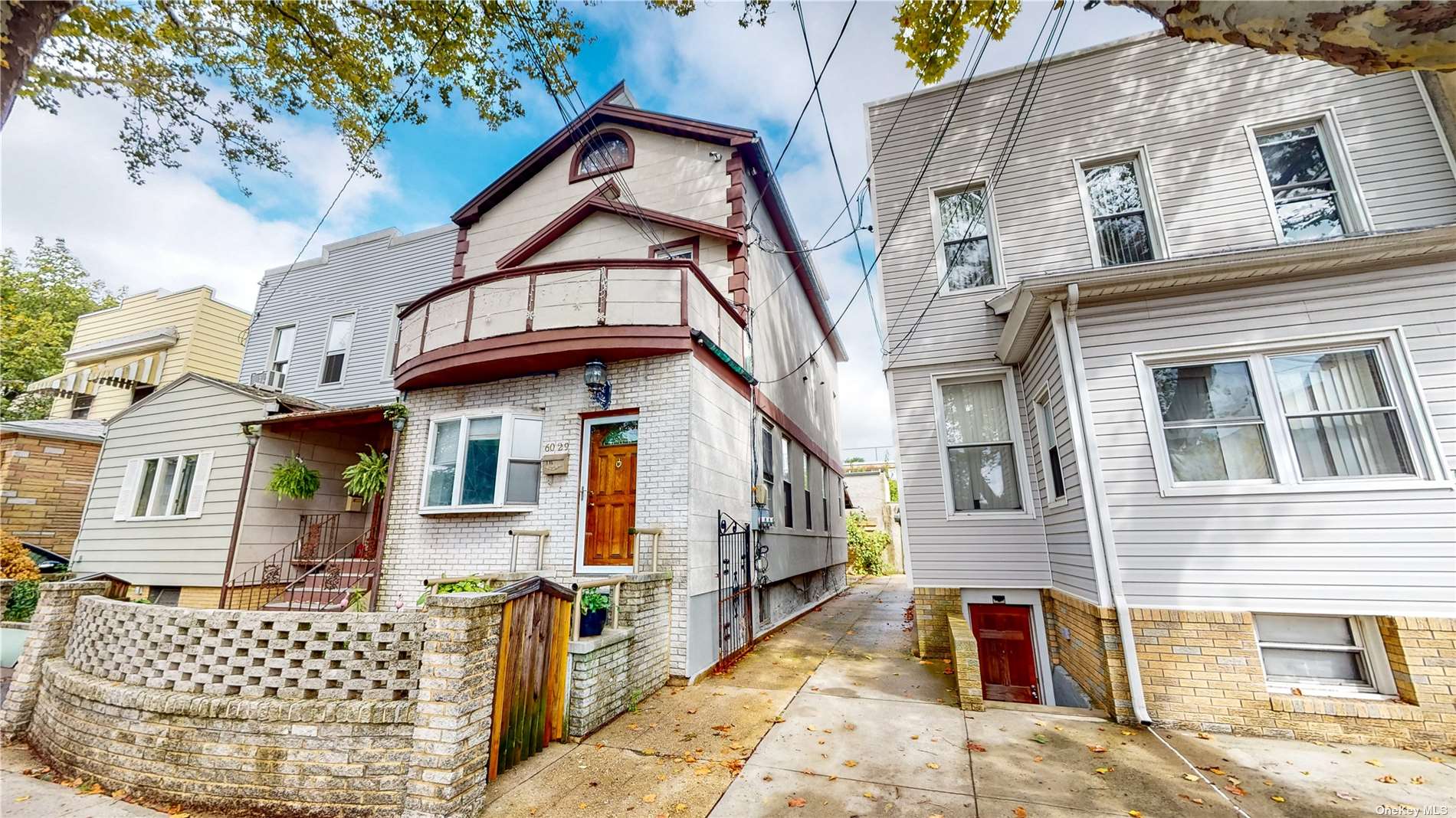 1st fl 6029 75th Avenue, Sold in Glendale Zoocasa