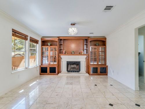 824 Whitehall Dr, Pflugerville, TX, 78660-1720 | Card Image