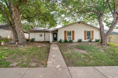 922 Meadowdale Cir, Garland, TX, 75043-2727 | Card Image