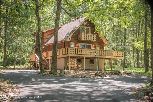 109 W Birch Ln, Greentown, PA, 18426-7419 | Card Image