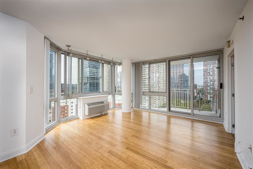 Residential Lease in JC, Downtown 2