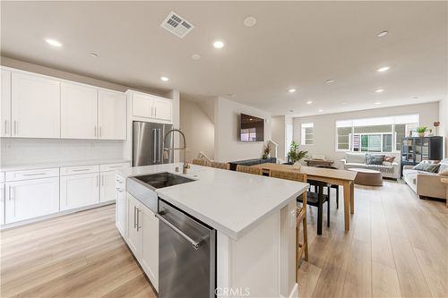 1484 W Sunrise Ln, San Pedro, CA, 90732-6103 | Card Image