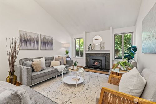 12-15920 Ne 15th St, Bellevue, WA, 98008-2707 | Card Image