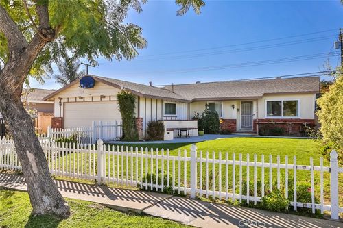 15061 Drake Ln, Huntington Beach, CA, 92647-2531 | Card Image