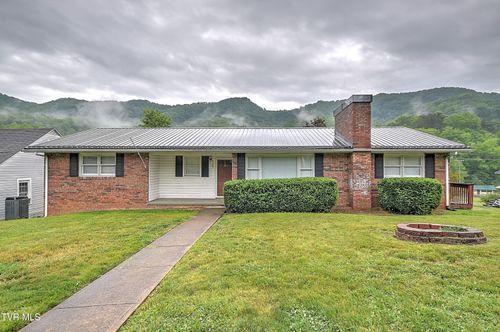 757 W Jackson St, Gate City, VA, 24251-3017 | Card Image