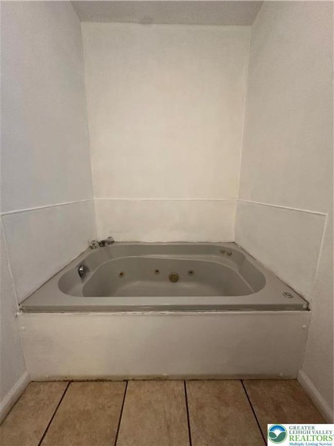 2215 N 3 Rd Ave, House other with 4 bedrooms, 2 bathrooms and null parking in Whitehall PA | Image 24