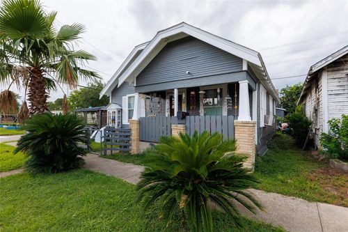 702 72nd St, Houston, TX, 77011-2744 | Card Image