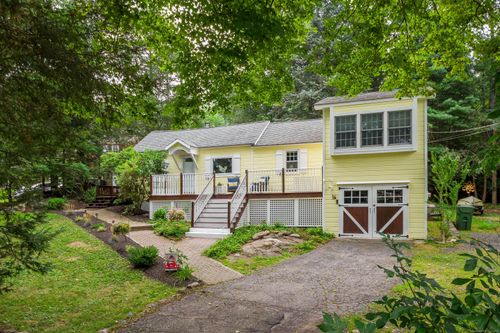 16 Flak Ln, New Fairfield, CT, 06812-2407 | Card Image