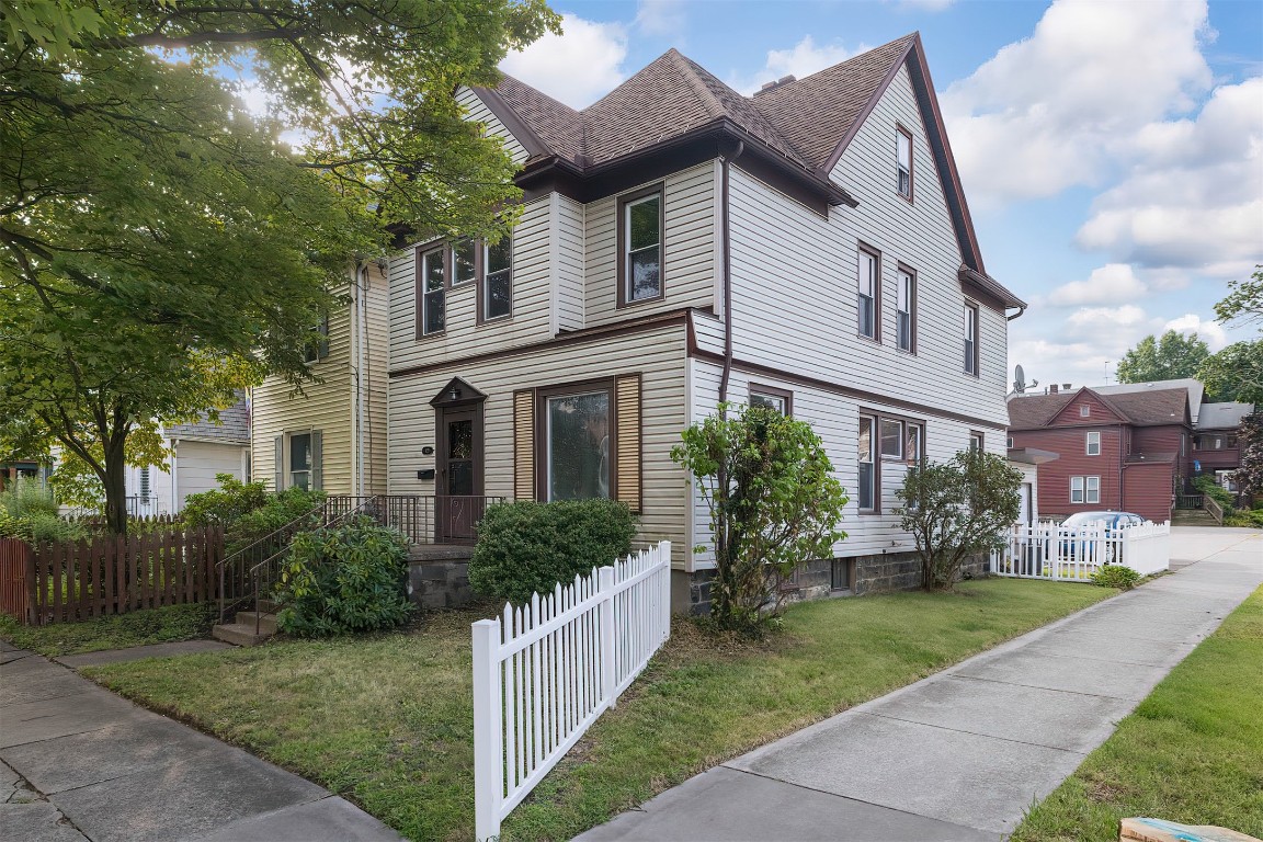 9th St, Erie, PA 16502