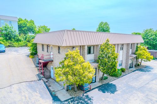 1027 W Main St, Mount Pleasant, PA, 15666-1785 | Card Image