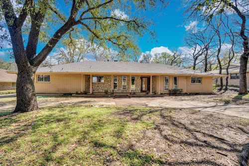 1105 Greenbriar Ln, Arlington, TX, 76013-1013 | Card Image