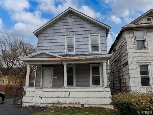 616 7th St, Niagara Falls, NY, 14301-1742 | Card Image