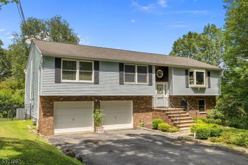 16 Argus St, Butler, NJ, 07405-1518 | Card Image