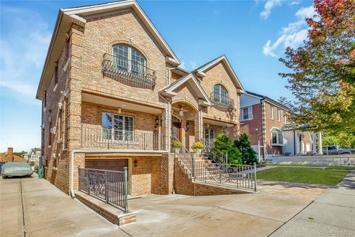 151 26th Ave, Flushing, NY, 11354-1515 | Card Image