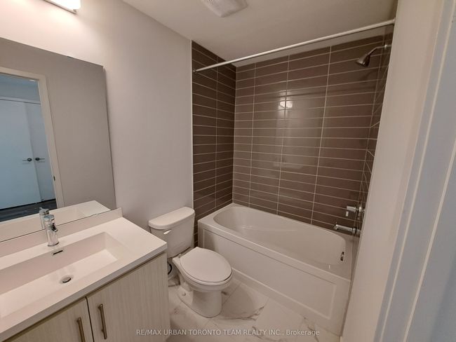 63 - 5 William Jackson Way, Condo with 2 bedrooms, 1 bathrooms and null parking in Etobicoke ON | Image 6