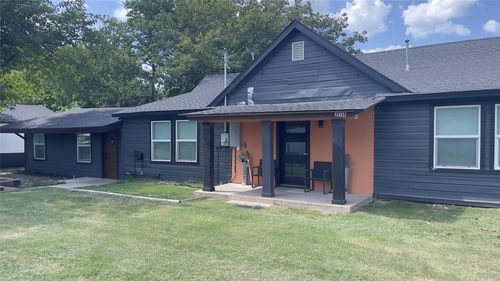 214 N Roberts Rd, Cedar Hill, TX, 75104-7404 | Card Image