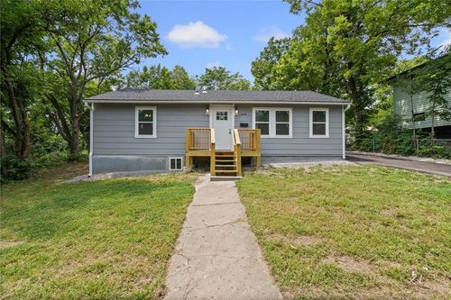 8428 Flora Ave, Kansas City, MO, 64131-2604 | Card Image