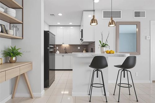 104-3040 Ne 16th Ave, Oakland Park, FL, 33334-5219 | Card Image