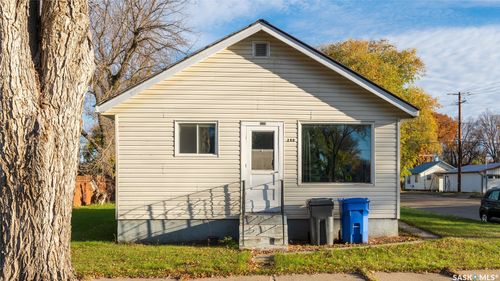 240 6th Avenue E, Canora, SK, S0A0L0 | Card Image