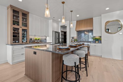 1183 Nw Skyline Ranch Rd, Bend, OR, 97703-2297 | Card Image