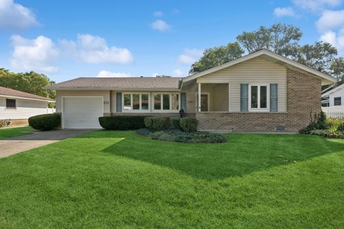 991 Cedar Ln, Elk Grove Village, IL, 60007-4567 | Card Image