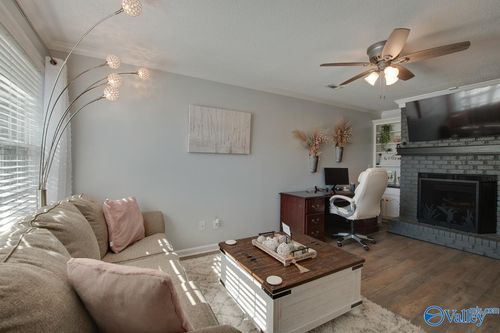 430 Autumnwood Dr Sw, Decatur, AL, 35601-5600 | Card Image