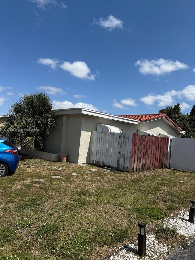 8940 Johnson St, House other with 3 bedrooms, 2 bathrooms and null parking in Pembroke Pines FL | Image 4