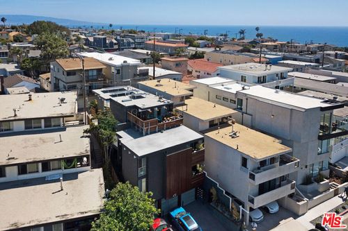 472 Rosecrans Ave, Manhattan Beach, CA, 90266-3237 | Card Image