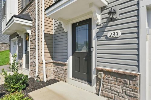 233 Chesna Dr, Pittsburgh, PA, 15234-2347 | Card Image